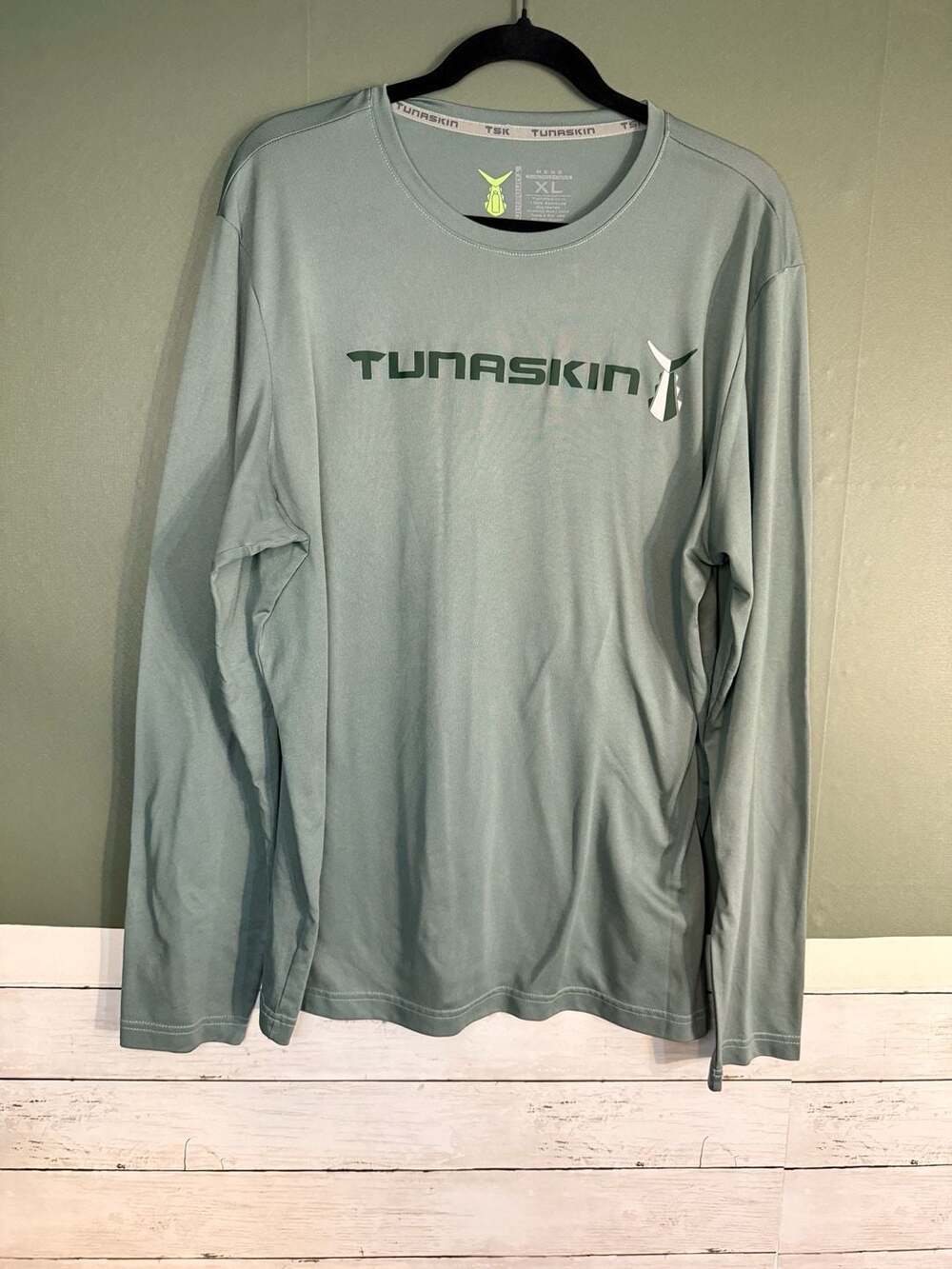 Tunaskin Aquatic Apparel Echo Line‎ Mens XL Green Long Sleeve Performance Shirt